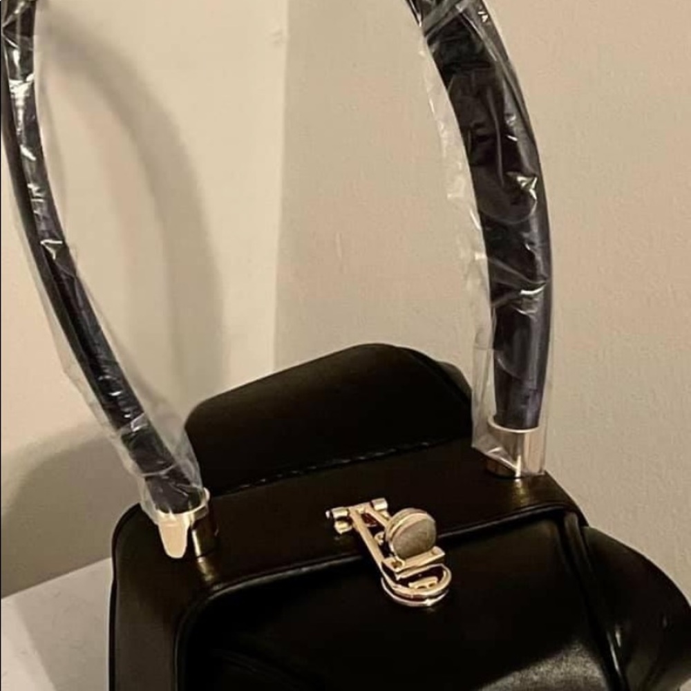 BAGS - Picture 7 of 13